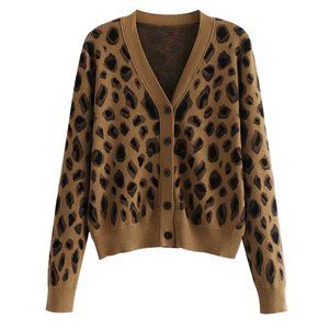 Knit V-neck sweater with long sleeves